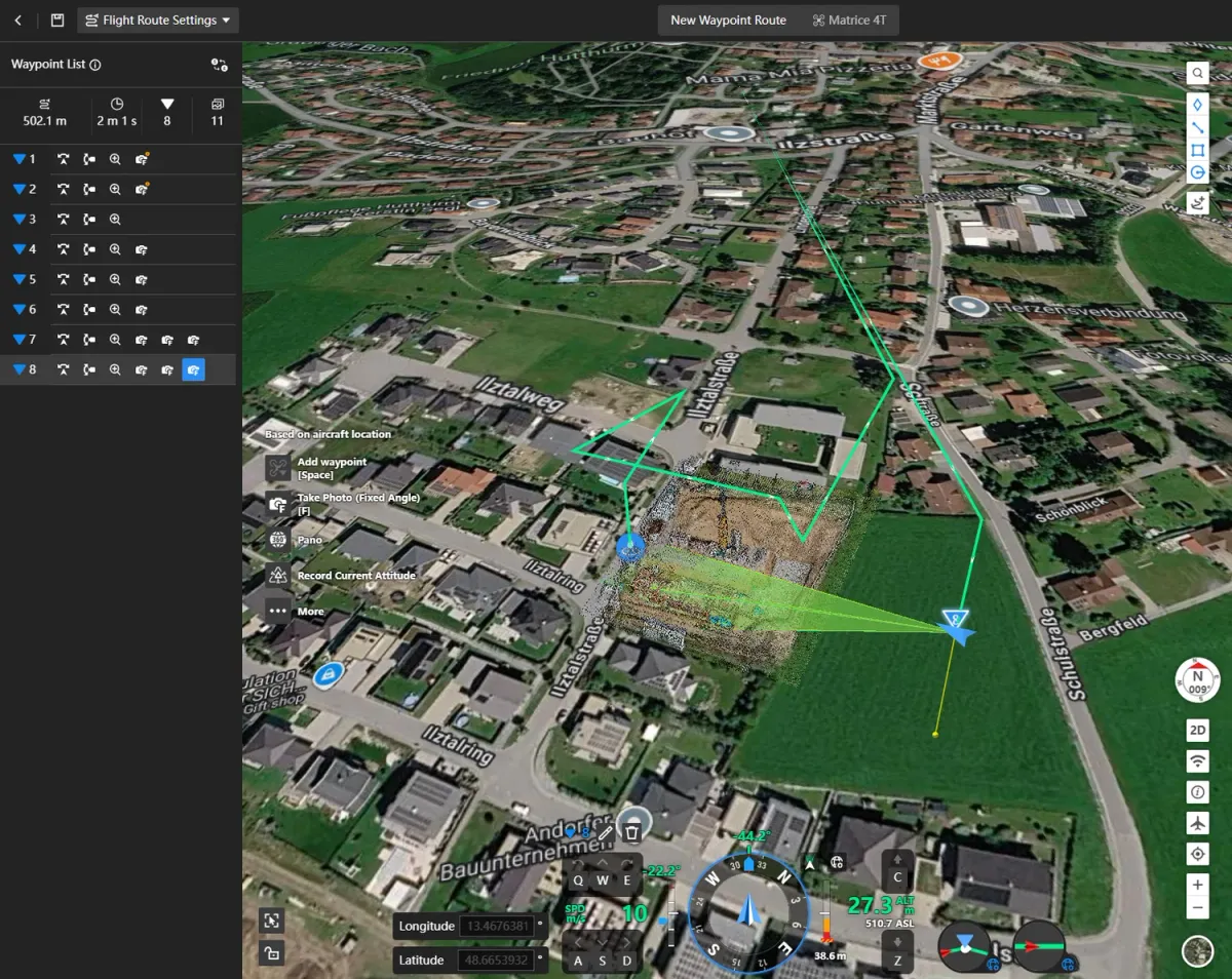 Screenshot aus der DJI Fly app mit einer geplanten Flugroute mit mehreren Bildern aus verschiedener Höhen