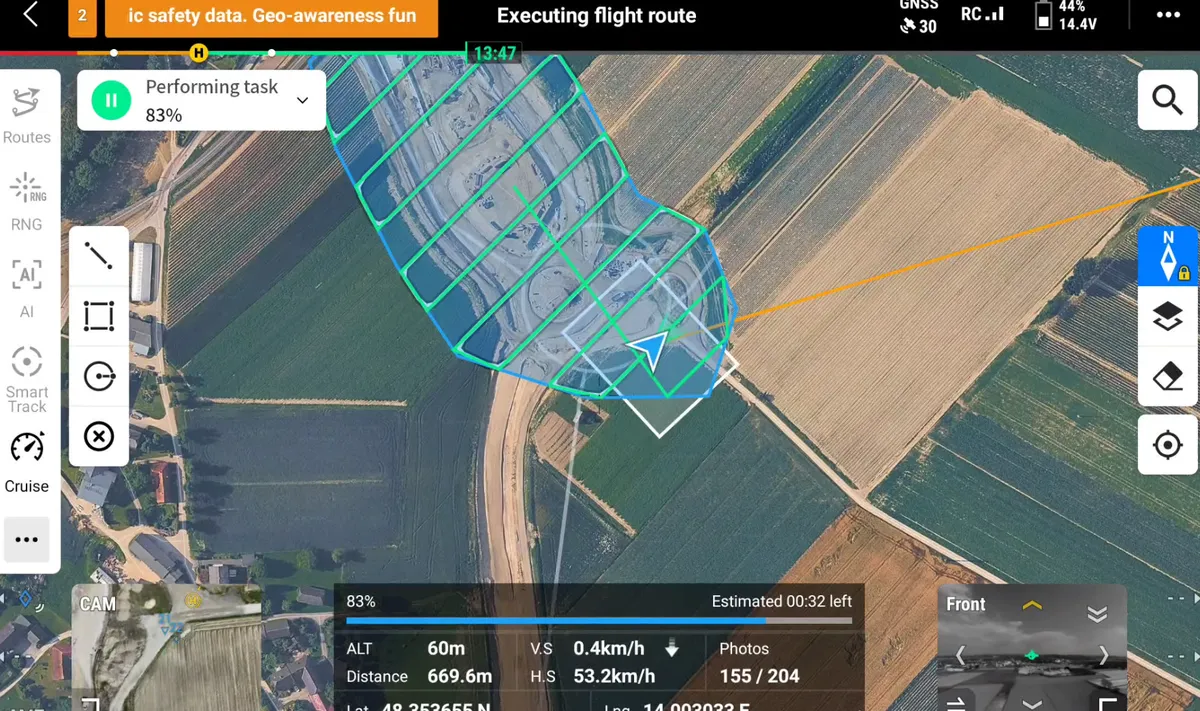 Screenshot aus der DJI Fly App in der Live eine Flächenmission durchgeführt wird