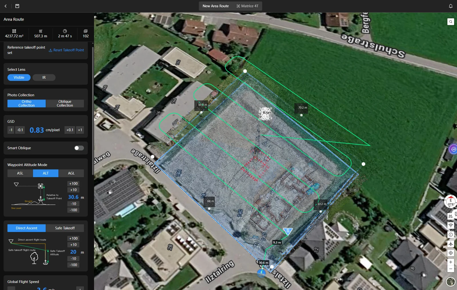 Flächenroute über der Baustelle in Hutthurm mit Aufnahmeparametern und 0,83 cm pro Pixel Bodenauflösung