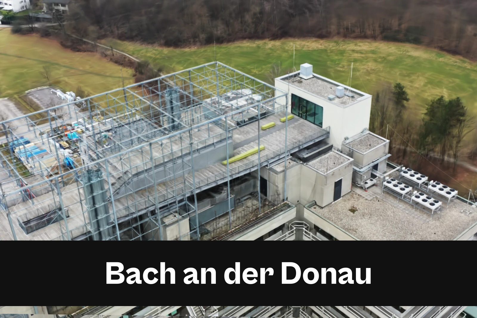 Fotorealistisches 3D-Modell als Gaussian Splat aus Drohnenaufnahmen in Bach an der Donau mit Standort-Badge