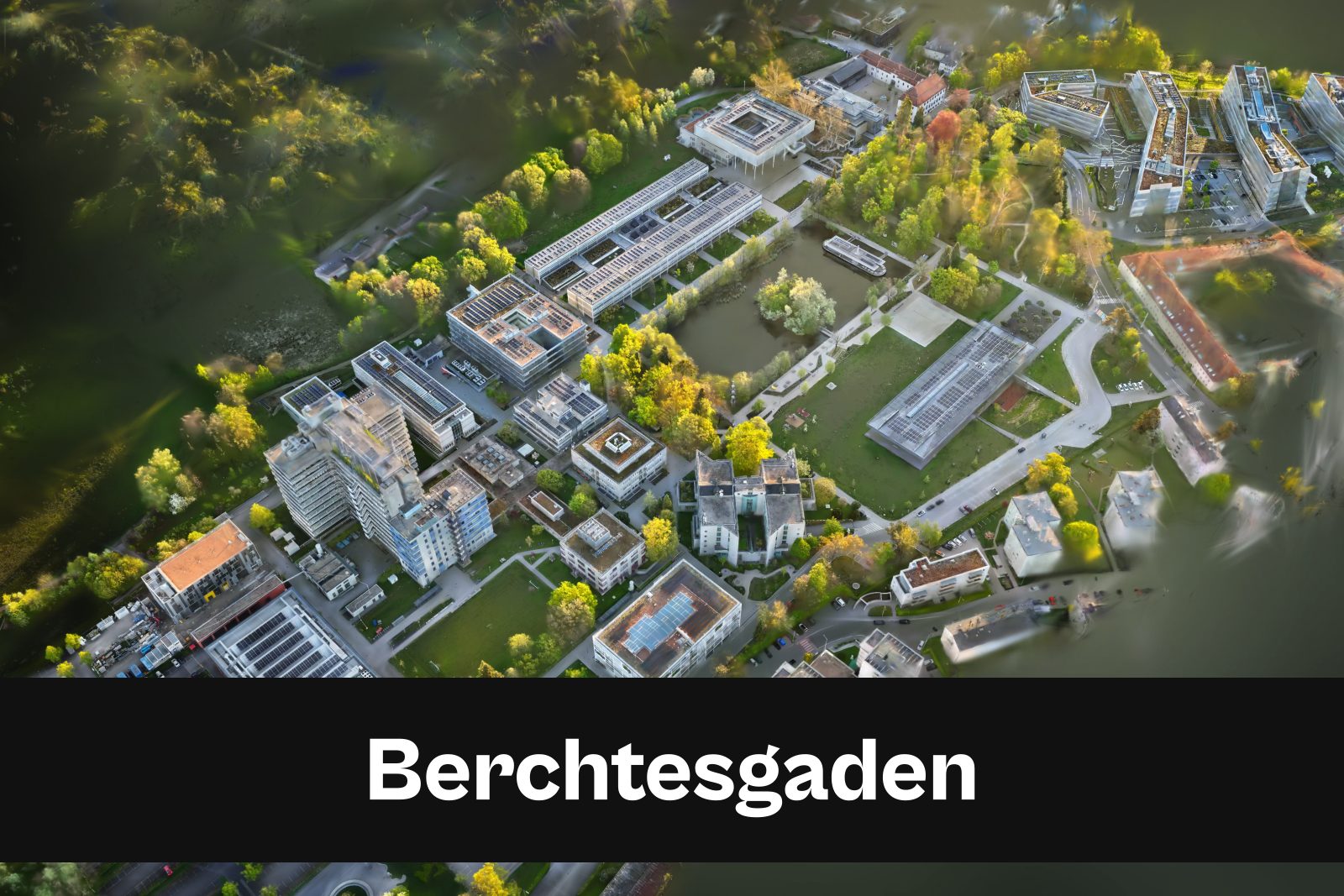 Drohnenaufnahme mit Standort-Badge für Berchtesgaden im Landkreis Berchtesgadener Land