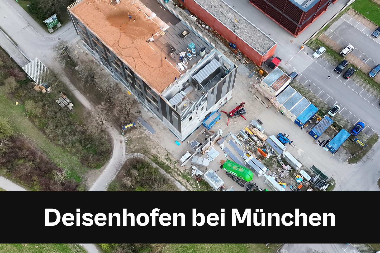 Drohnen-Luftaufnahme einer Baustelle in Deisenhofen bei München mit Standort-Badge