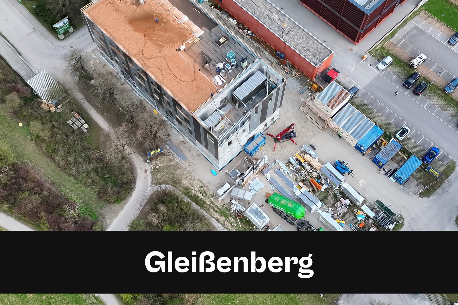 Drohnen-Luftaufnahme einer Baustelle in Gleißenberg mit Standort-Badge