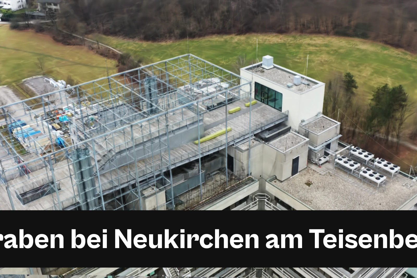 Fotorealistisches 3D-Modell als Gaussian Splat aus Drohnenaufnahmen in Graben bei Neukirchen am Teisenberg mit Standort-Badge