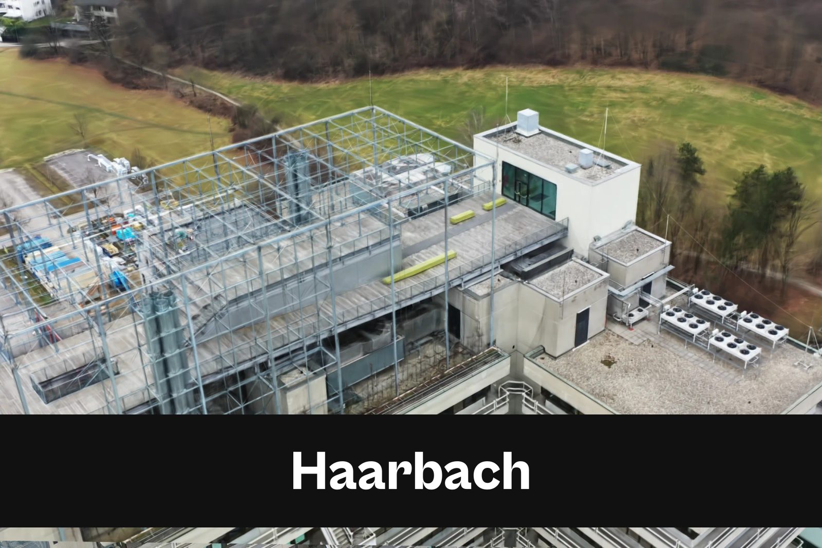 Fotorealistisches 3D-Modell als Gaussian Splat aus Drohnenaufnahmen in Haarbach mit Standort-Badge