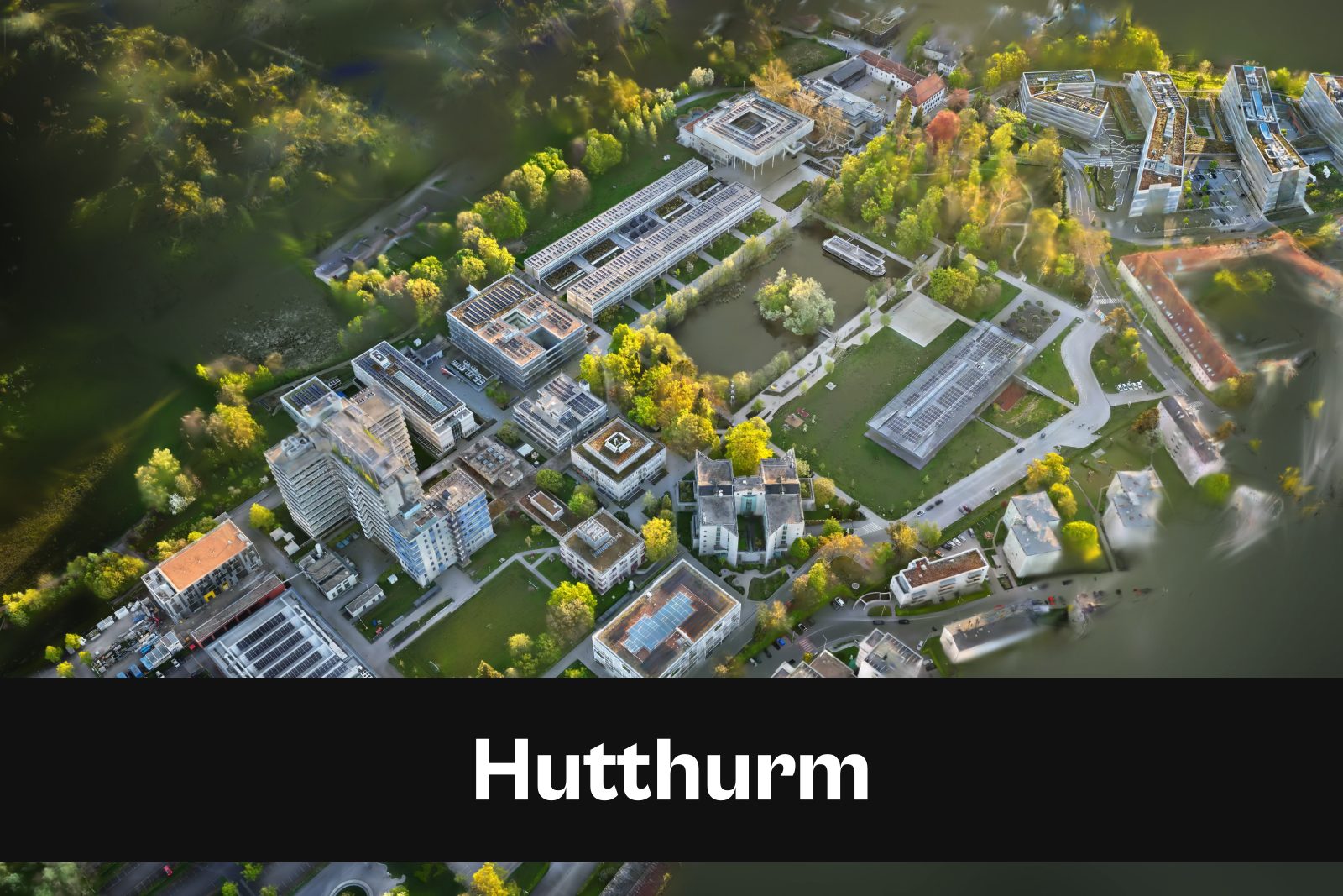 Drohnenaufnahme mit Standort-Badge für Hutthurm im Kreisfreie Stadt Passau und Landkreis Passau