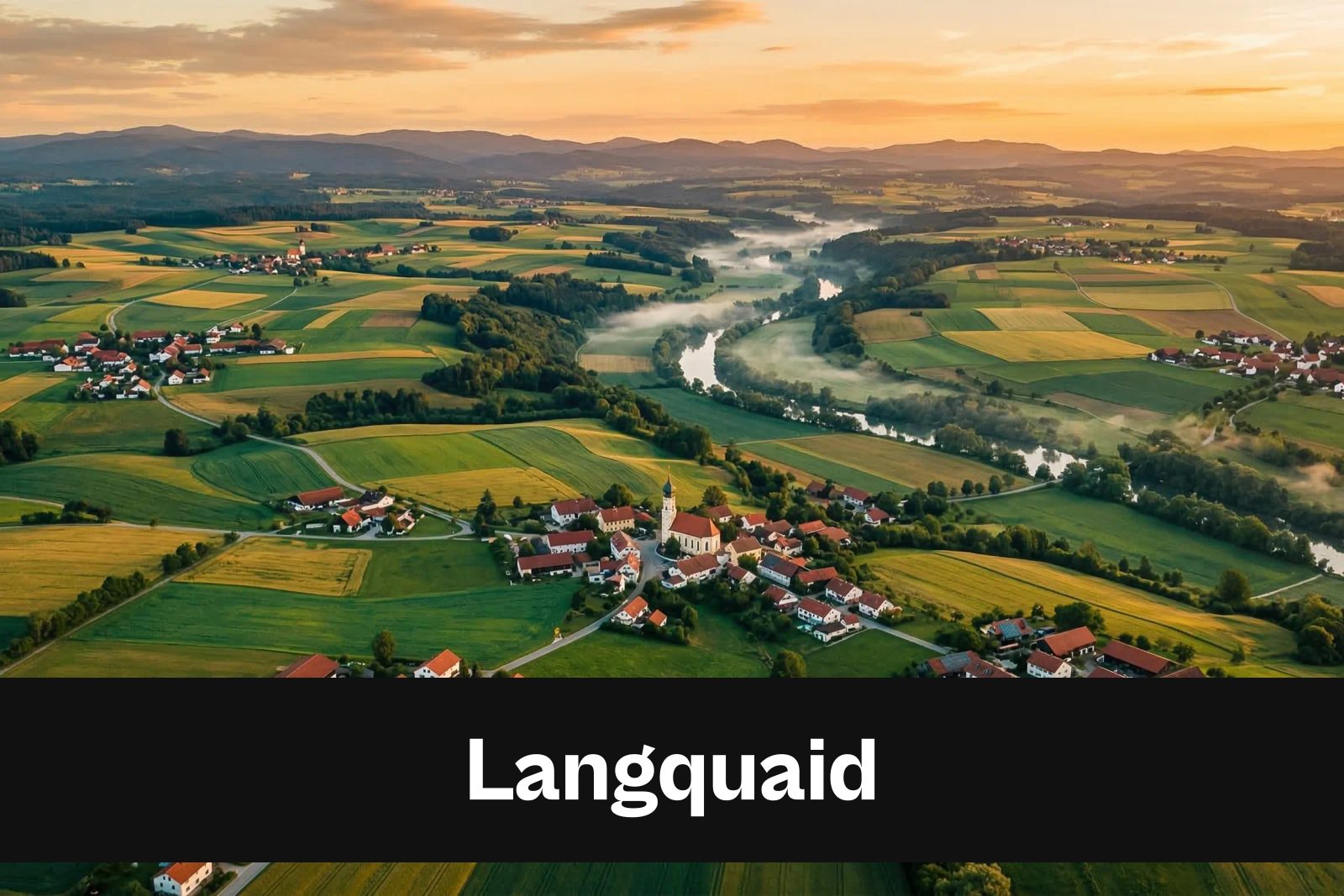 Drohnen-Luftaufnahme aus Langquaid mit Standort-Badge
