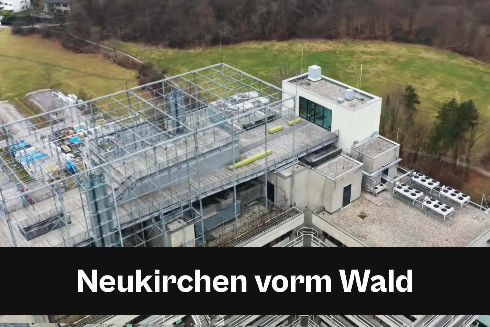 Fotorealistisches 3D-Modell als Gaussian Splat aus Drohnenaufnahmen in Neukirchen vorm Wald mit Standort-Badge
