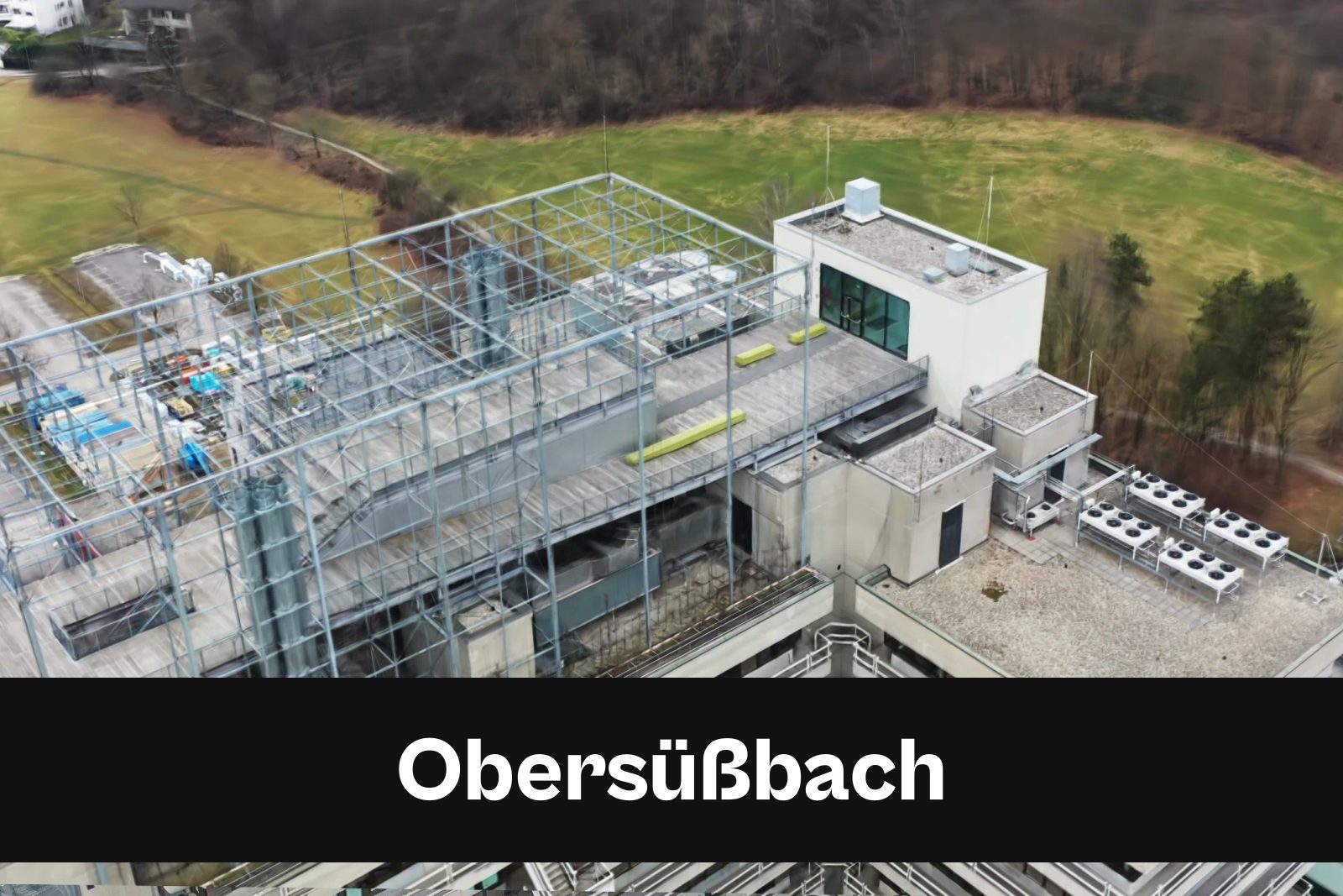 Fotorealistisches 3D-Modell als Gaussian Splat aus Drohnenaufnahmen in Obersüßbach mit Standort-Badge
