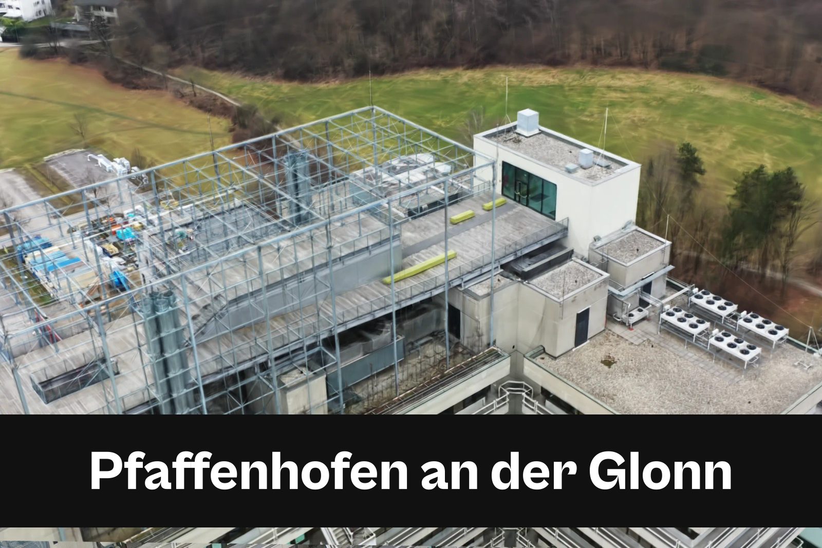 Fotorealistisches 3D-Modell als Gaussian Splat aus Drohnenaufnahmen in Pfaffenhofen an der Glonn mit Standort-Badge