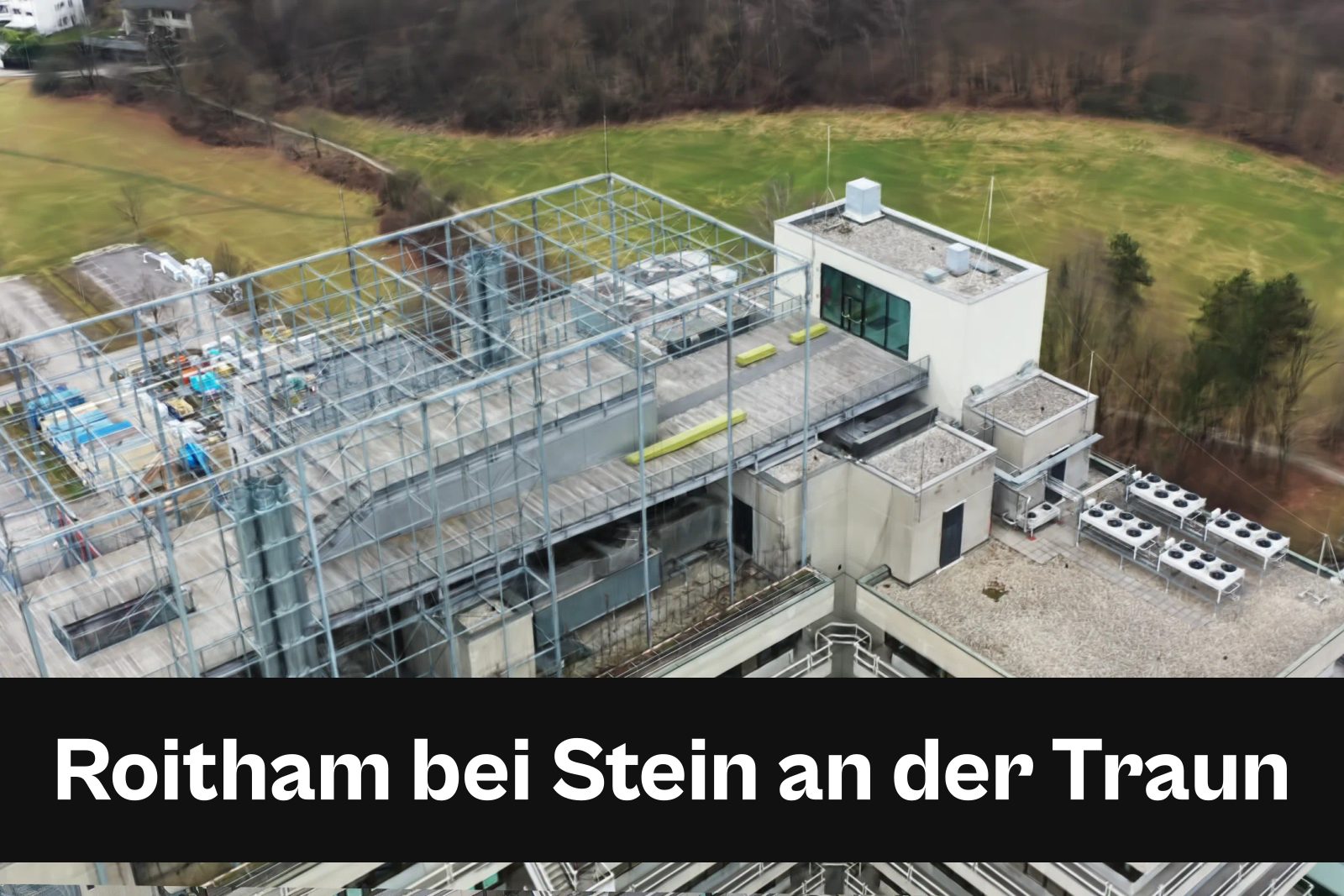 Fotorealistisches 3D-Modell als Gaussian Splat aus Drohnenaufnahmen in Roitham bei Stein an der Traun mit Standort-Badge