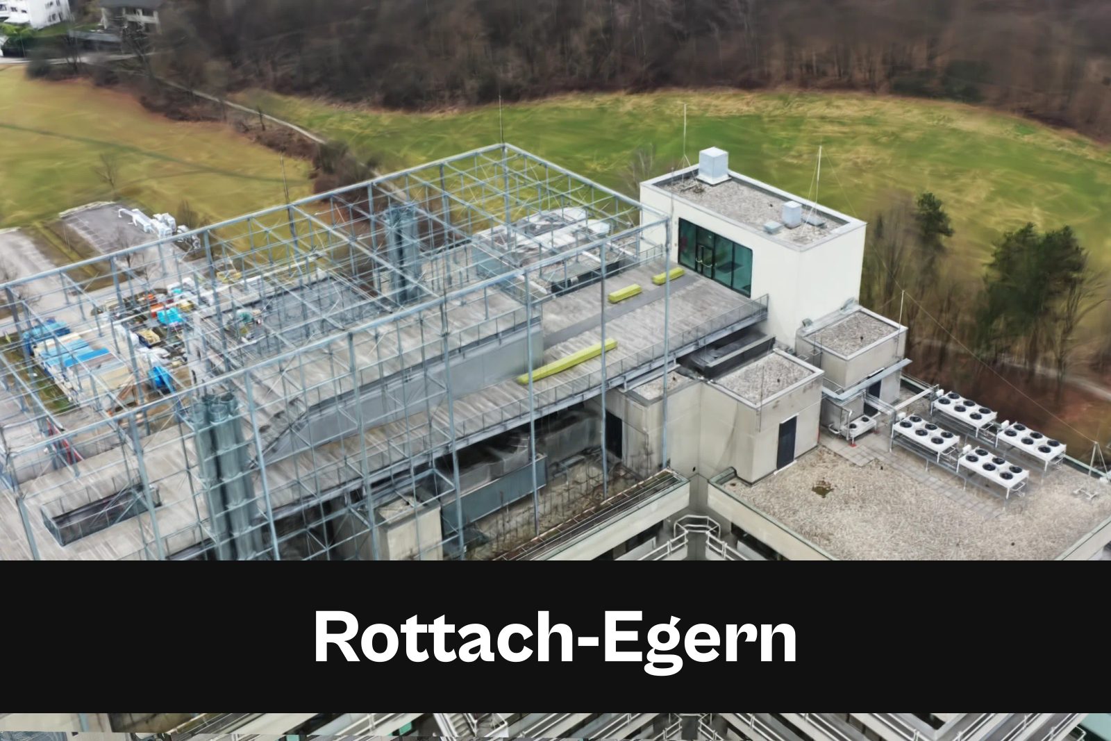 Fotorealistisches 3D-Modell als Gaussian Splat aus Drohnenaufnahmen in Rottach-Egern mit Standort-Badge