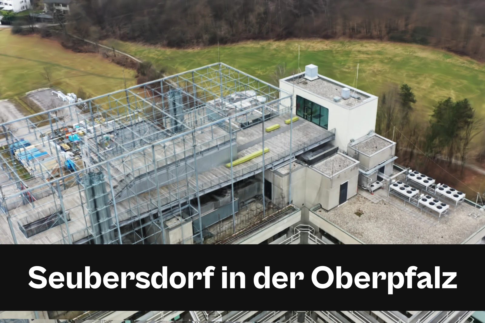 Fotorealistisches 3D-Modell als Gaussian Splat aus Drohnenaufnahmen in Seubersdorf in der Oberpfalz mit Standort-Badge