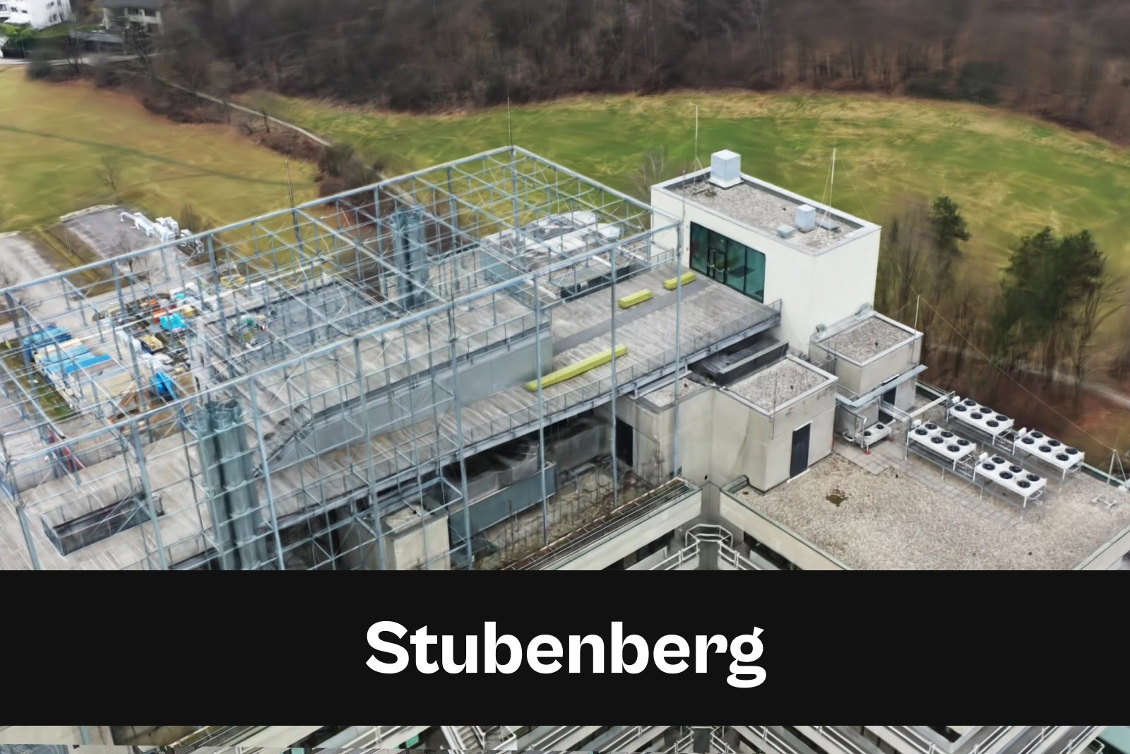 Fotorealistisches 3D-Modell als Gaussian Splat aus Drohnenaufnahmen in Stubenberg mit Standort-Badge